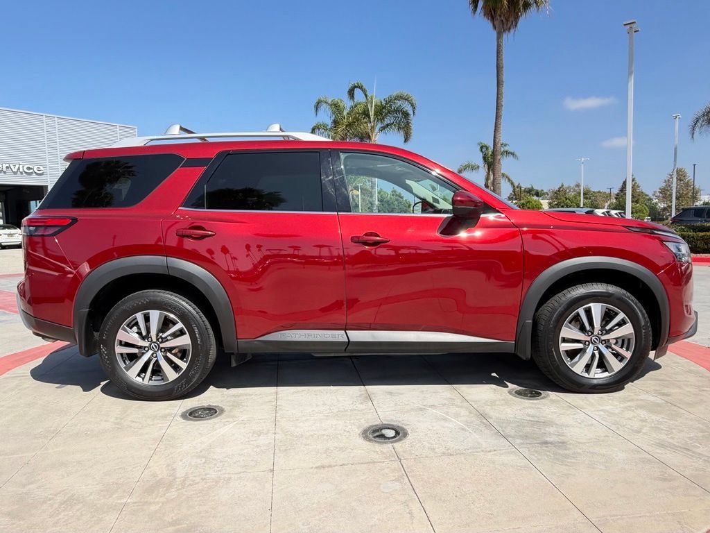 Certified 2023 Nissan Pathfinder SL FWD image 9