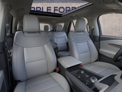 New 2026 Ford Explorer Active w/ Active Comfort Package AWD/4WD image 10