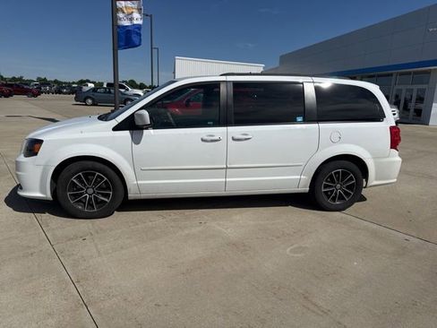 Used 2016 Dodge Grand Caravan R/T FWD image 2