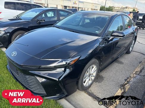Used 2025 Toyota Camry LE FWD image 9