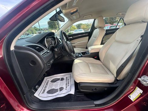 Used 2018 Chrysler 300 Touring L image 21