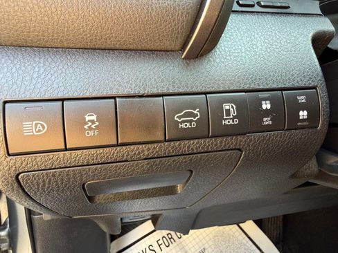 Used 2022 Toyota Camry SE w/ Carpet Mat Package (TMS) AWD/4WD image 37