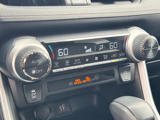 Used 2025 Toyota RAV4 XLE FWD image 23