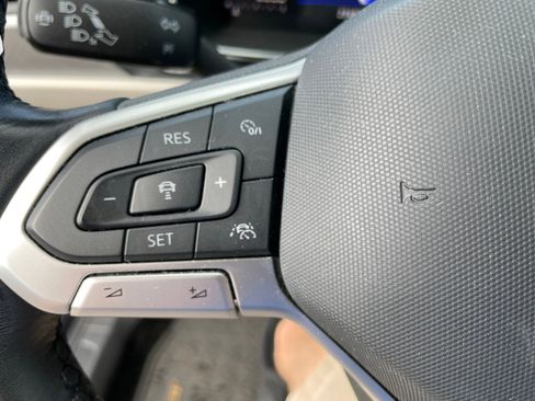 Used 2023 Volkswagen Jetta SE w/ Panoramic Sunroof Package FWD image 25