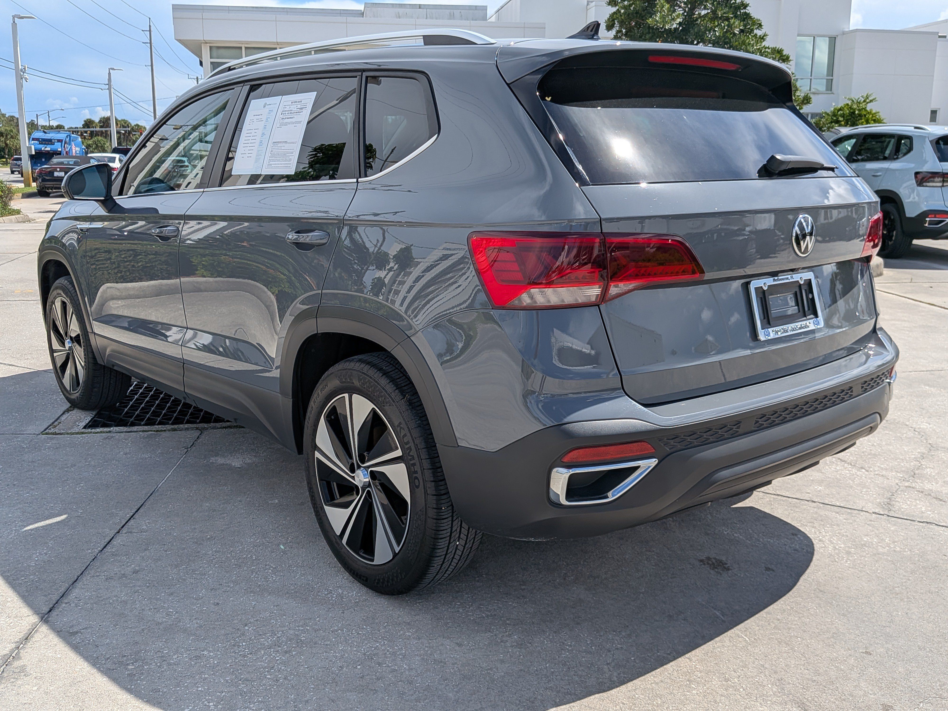 Certified 2024 Volkswagen Taos SE w/ Panoramic Sunroof Package AWD/4WD image 5