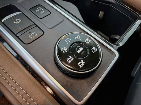 Used 2024 Nissan Pathfinder Platinum AWD/4WD image 42