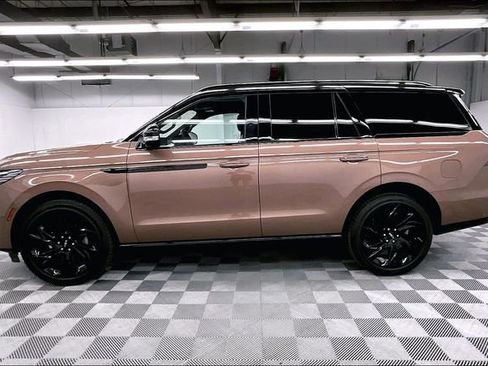 Used 2025 Lincoln Navigator Black Label AWD/4WD image 13