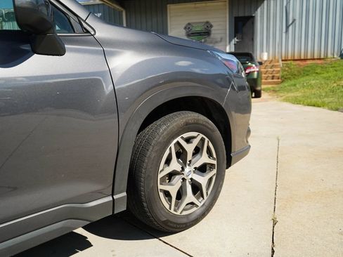 Used 2023 Subaru Forester Premium AWD/4WD image 19