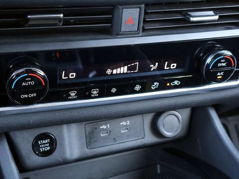 Used 2025 Nissan Rogue SV FWD image 31