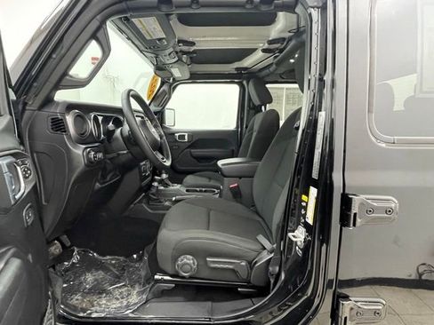 Used 2022 Jeep Gladiator Sport image 10