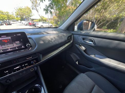 Used 2025 Nissan Rogue SV FWD image 37