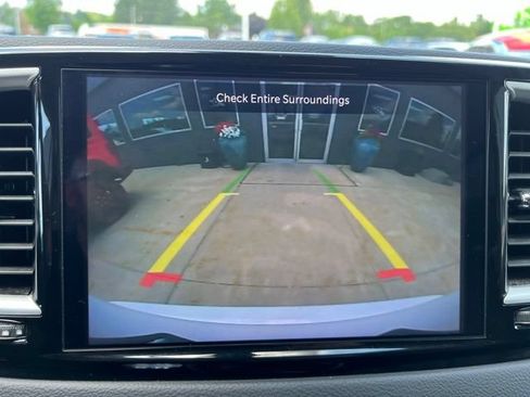 Certified 2023 Chrysler Pacifica Touring-L FWD image 28