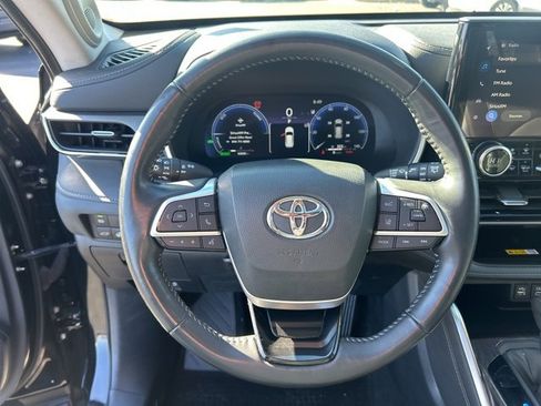 Used 2023 Toyota Highlander Limited image 15