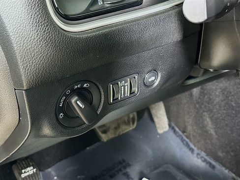 Used 2022 Dodge Challenger SXT image 10