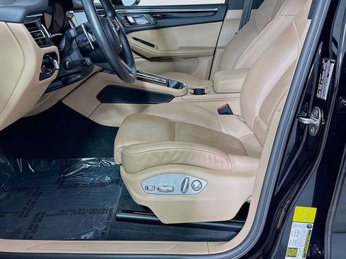 Certified 2024 Porsche Macan AWD/4WD image 22