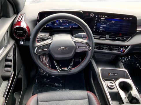 Used 2025 Chevrolet Equinox RS w/ Safety and Technology Package image 5