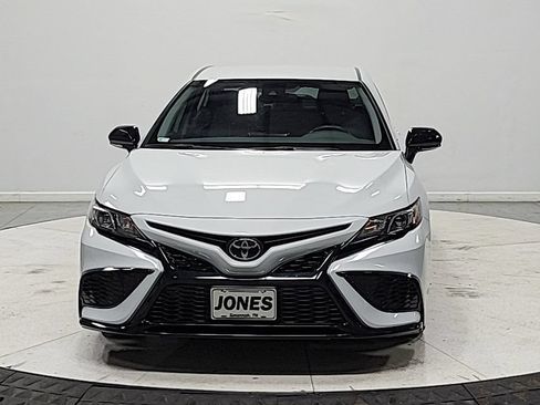 Used 2023 Toyota Camry SE FWD image 2