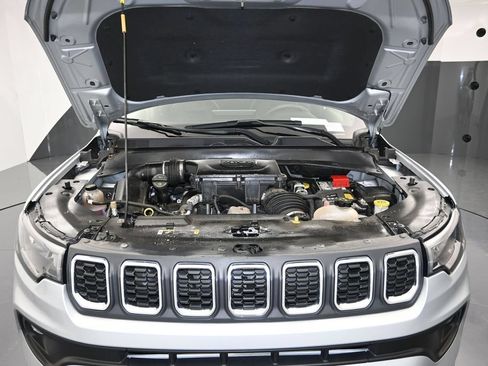 Used 2024 Jeep Compass Latitude AWD/4WD image 27