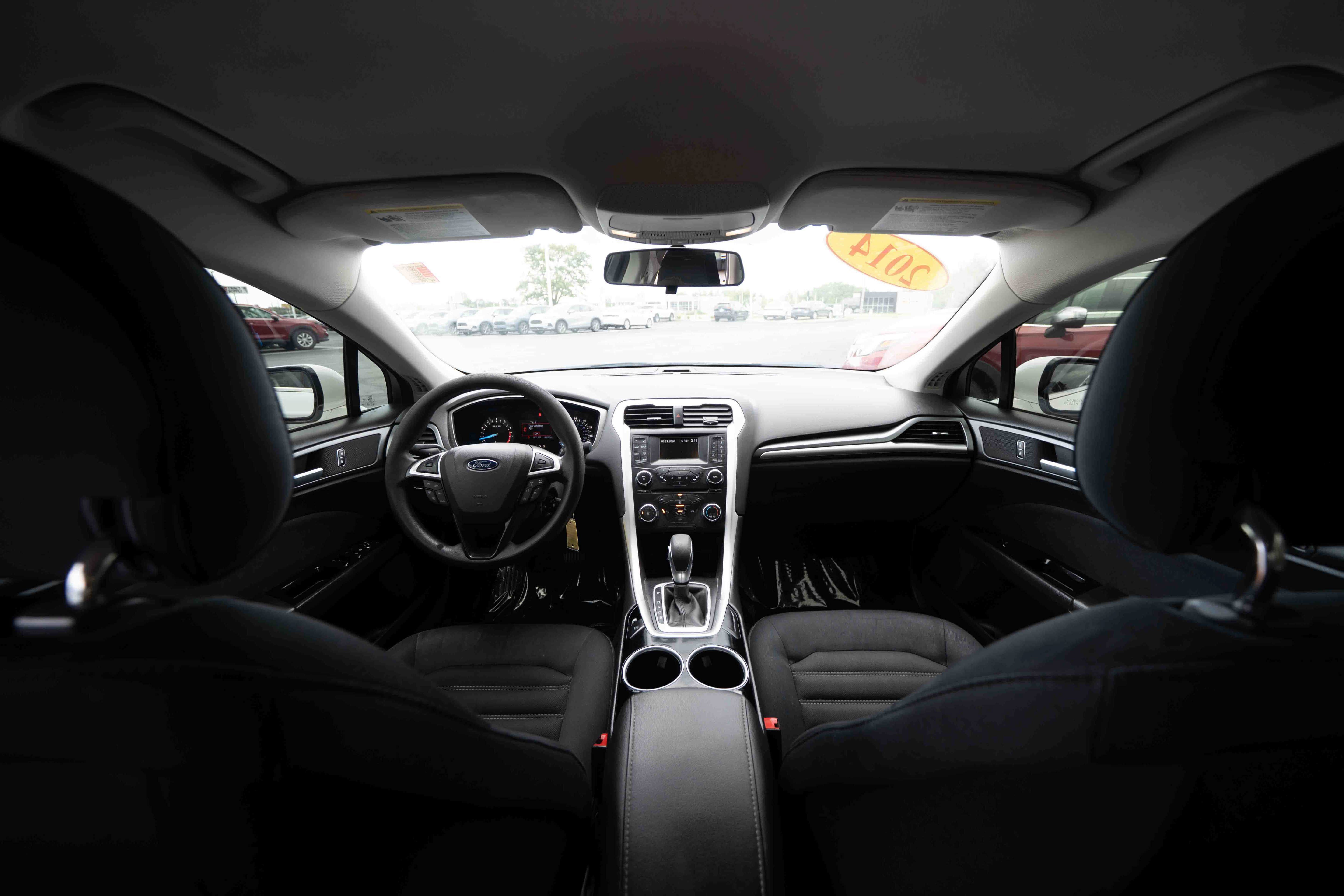 Used 2014 Ford Fusion SE FWD image 19