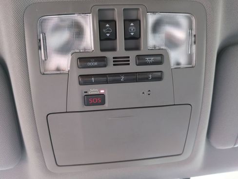 Used 2019 Toyota Highlander Limited Platinum AWD/4WD image 19