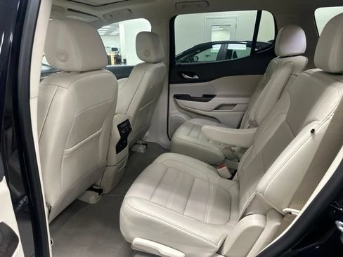 Used 2022 GMC Acadia Denali w/ Denali Technology Package FWD image 18