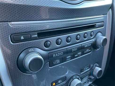 Used 2018 Nissan Pathfinder SL image 24