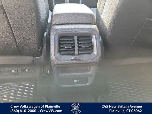 Used 2024 Volkswagen Taos SE AWD/4WD image 48