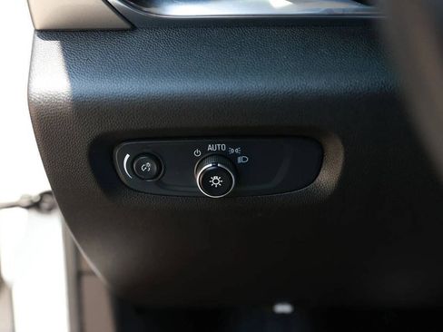 Used 2021 Chevrolet Traverse LS FWD image 17