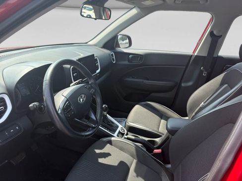 Used 2022 Hyundai Venue Limited FWD image 9