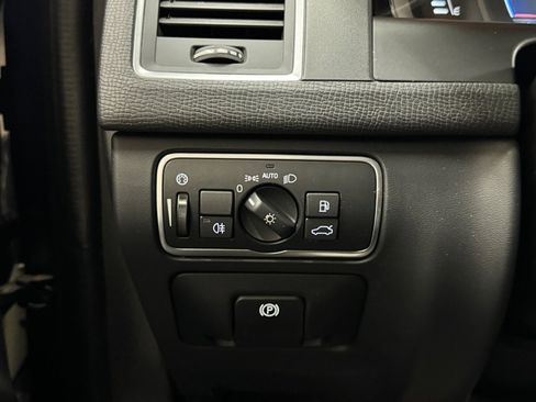 Used 2016 Volvo XC60 T6 R-Design Platinum w/ Climate Package image 18