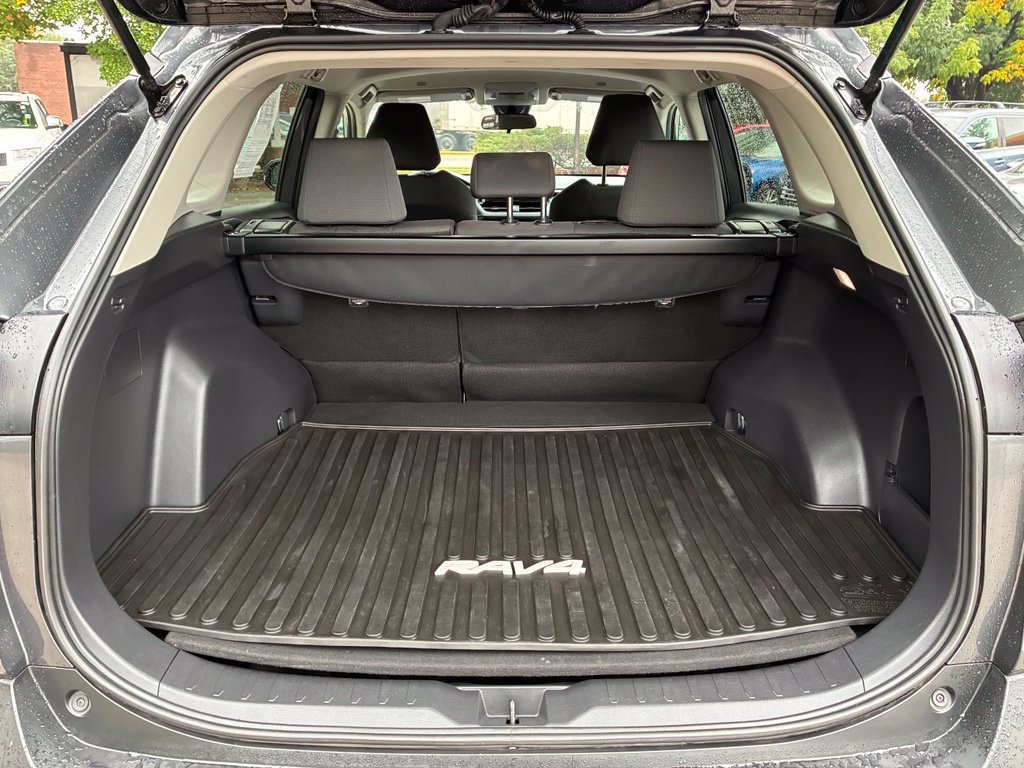 Used 2024 Toyota RAV4 XLE AWD/4WD image 31