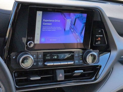 Used 2023 Toyota Highlander XLE FWD image 19