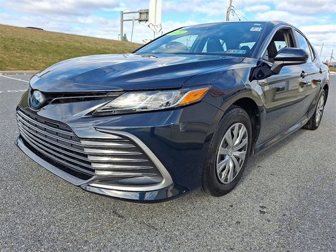 Certified 2021 Toyota Camry LE image 4