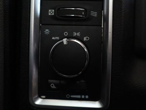 Used 2015 RAM 1500 Classic SLT RWD image 31