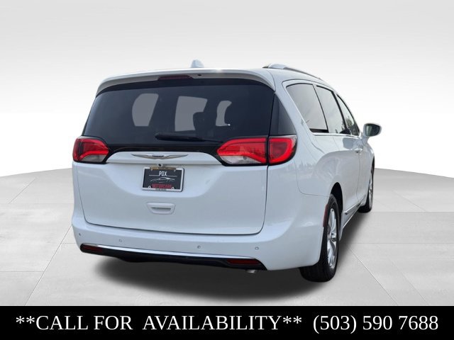 Used 2019 Chrysler Pacifica Touring-L FWD image 5