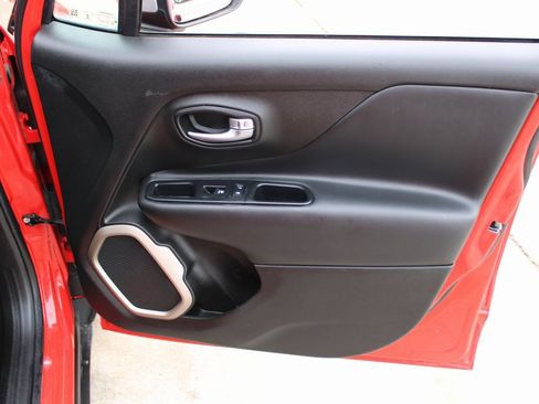Used 2017 Jeep Renegade Limited image 27