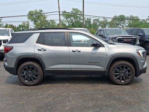Used 2026 GMC Terrain Elevation w/ Elevation Premium Package FWD image 7