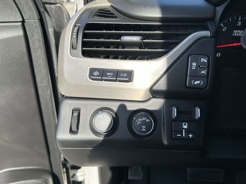 Used 2017 GMC Yukon XL Denali w/ Open Road Package AWD/4WD image 18