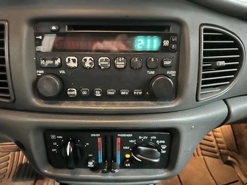 Used 2005 Buick Century Custom FWD image 33