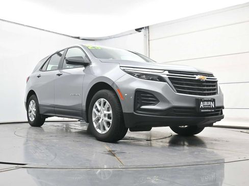 Used 2023 Chevrolet Equinox LS AWD/4WD image 18