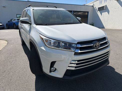 Used 2017 Toyota Highlander Limited AWD/4WD image 13