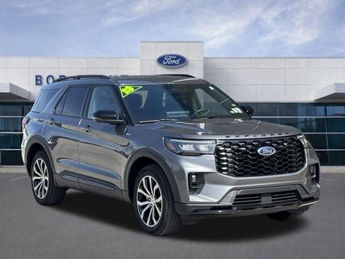 Used 2025 Ford Explorer ST-Line image 2