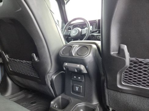 Used 2025 Jeep Gladiator Rubicon w/ Convenience Group image 24