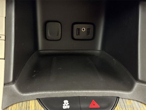 Used 2018 GMC Acadia Denali w/ Technology Package image 28