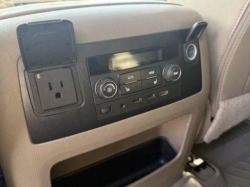 Used 2020 GMC Yukon XL SLT w/ Premium Edition image 48