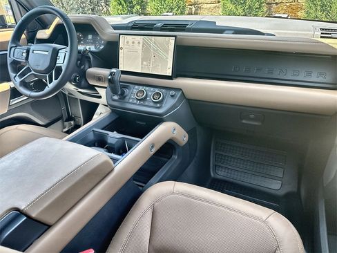 Used 2025 Land Rover Defender 110 X-Dynamic SE image 14