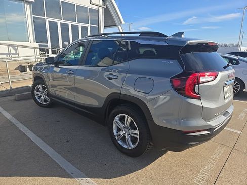Used 2023 GMC Terrain SLE w/ Driver Convenience Package image 11