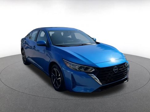 Used 2024 Nissan Sentra SV image 3