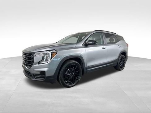 Used 2024 GMC Terrain SLE w/ Elevation Edition image 2