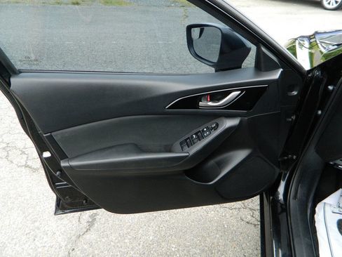Used 2016 MAZDA MAZDA3 i Sport FWD image 21